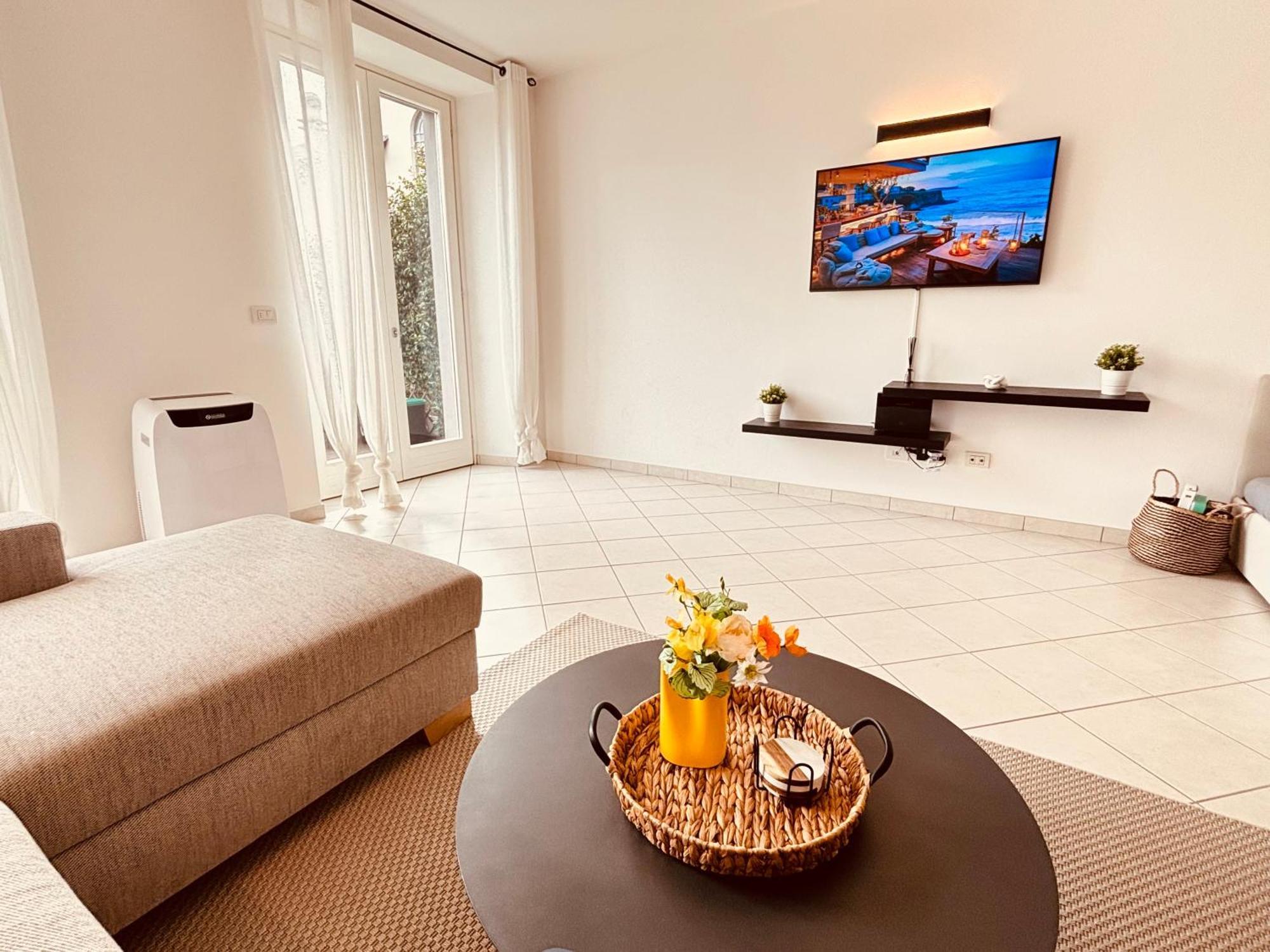 Lago Villa Zen - Apartment With Jacuzzi, Panoramic Views 莱诺 外观 照片